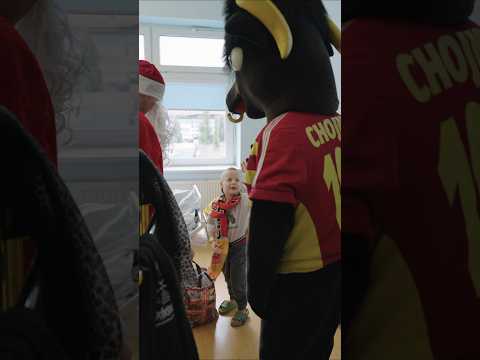 You are currently viewing Świąteczna wizyta z FzGT u najmłodszych pacjentów szpitala w Chojnicach