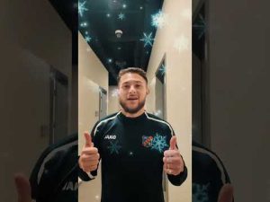 Read more about the article Obcokrajowcy z niebiesko-czerwonej szatni przesyłają Wam najserdeczniejsze życzenia z okazji Świąt!