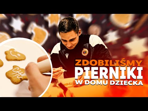 Read more about the article Zdobiliśmy świąteczne pierniki w Domu Dziecka