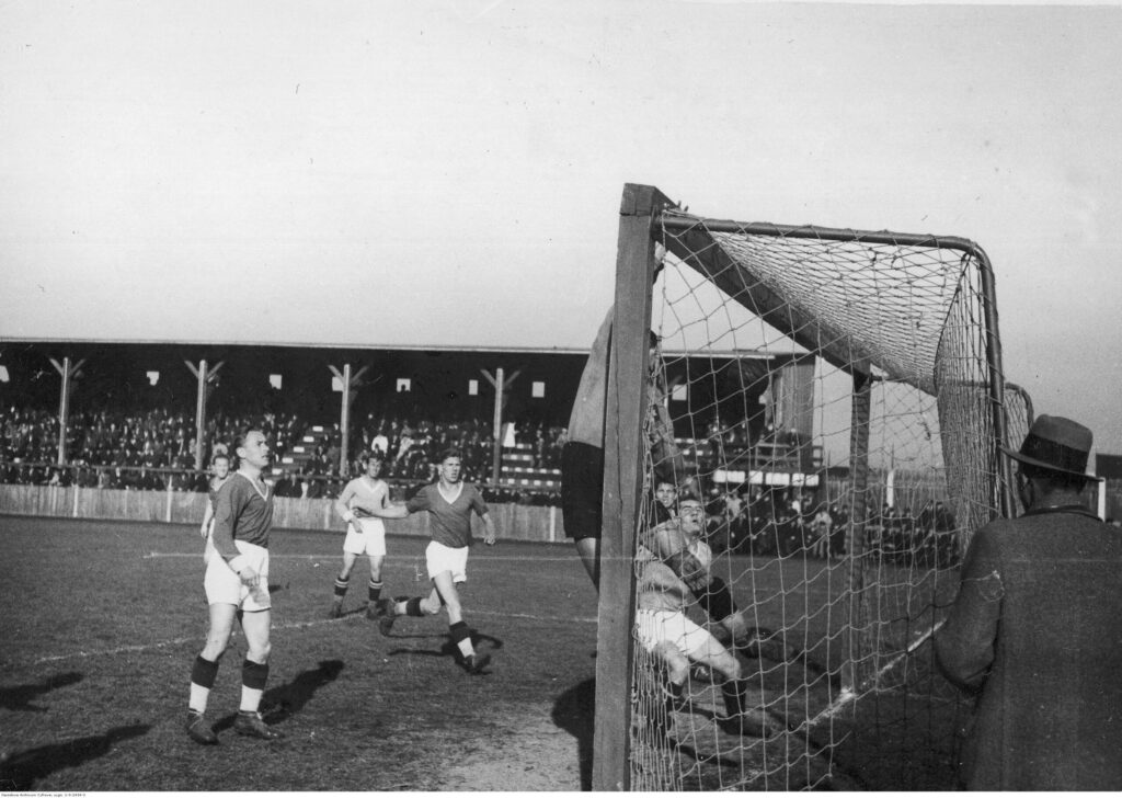 wisla 1935 nac scaled 1 1024x728 1 | AleMecz.pl