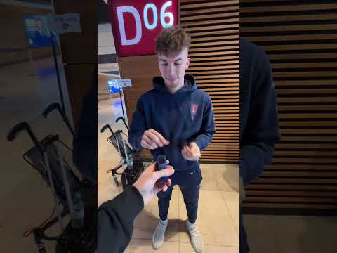 You are currently viewing Z nudów na lotnisku zagraliśmy w grę. Kto był najbliżej? Zobaczcie sami 👀 #football #pogonszczecin