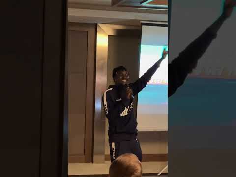 You are currently viewing Allez lez blues, allez!  😎Tradycyjne karaoke na zakończenie obozu  🎤 #football #pogonszczecin