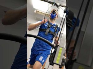 Read more about the article Ciężka robota, ale i trochę uśmiechu – testy przed obozem zaliczone ✅ #lechpoznań #football #shorts