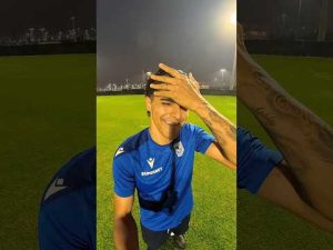 Read more about the article Specjalny wysłannik nadaje prosto z Abu Zabi 🎥😅 #lechpoznań #football #cameraman