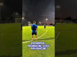 Read more about the article Rywalizacja, rzecz święta – nawet Trener nie da rady jej przerwać 🤝 #lechpoznań #football #shorts