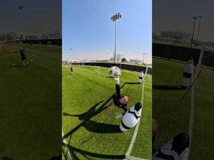 Read more about the article Trening wysokich lotów ✈️ #lechpoznań #football #goalkeeper #fly