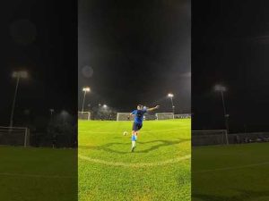 Read more about the article Wystrzelił dwie rakiety w kilka sekund 🚀🚀 #lechpoznań #football #shorts