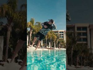 Read more about the article ON SERIO WSKOCZYŁ DO BASENU W UBRANIACH 🫨 #KurdeBelekGames