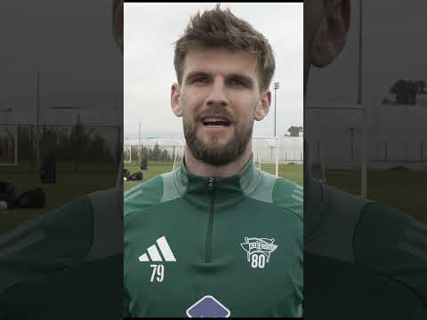 Read more about the article Drogie Babcie i Dziadkowie – Lechiści przesyłają Wam specjalne życzenia prosto z Turcji 🎁