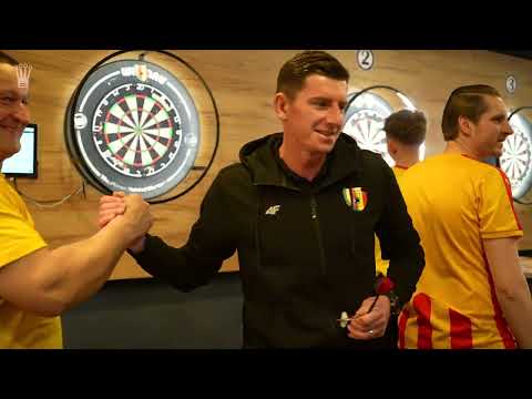 Read more about the article 👉 CO ZA CEL! KIBICE KORONY OPANOWALI DARTA 🎯