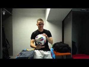 Read more about the article „CO SŁOŃCE ROBI Z CZŁOWIEKIEM…” ☀️😎 | Kulisy sesji zdjęciowej Korony