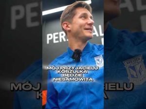 Read more about the article Piłkarze przygotowali koszulki dla kibiców 🤩  #lechpoznań #football #shorts