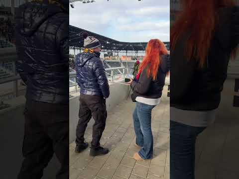 You are currently viewing Rozdaliśmy parę róż kibicom przed meczem 🌹🫣 #pogonszczecin #football #footballshorts