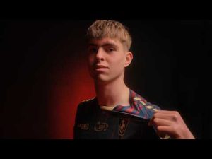 Read more about the article IGOR BRZYSKI | NOWY PORTOWIEC NA POKŁADZIE