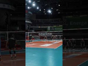 Read more about the article Rozgrzani i gotowi! Dzisiaj gramy z PGE Projektem Warszawa 💪 | Energa Trefl Gdańsk #Shorts