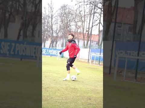 Read more about the article Temacik Widzowie! 😎 #górnikzabrze #football #dancevideo #footballskills