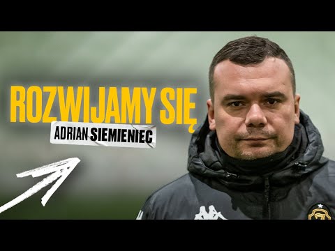 Read more about the article [KONFERENCJA PRZED MECZEM JAGIELLONIA – MOTOR] A. SIEMIENIEC: ROZWIJAMY SIĘ