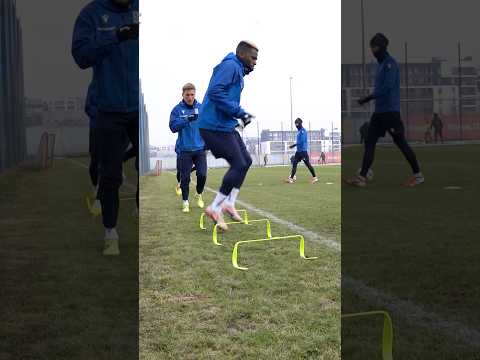 You are currently viewing Przygotowania do meczu 🔛 #lechpoznań #football #shorts