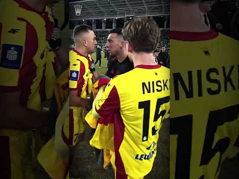 You are currently viewing TAKIE ZWYCIĘSTWO NAJBARDZIEJ SMAKUJE! Kulisy meczu Radomiak Radom – Korona Kielce