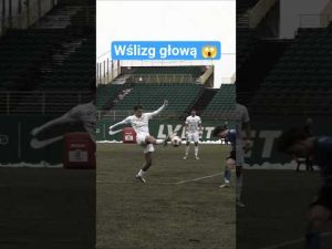 Read more about the article Wślizg głową 😅 #piłkanożna #fypシ #podbeskidzie #tsp #bielskobiała #dlaciebie #football #soccer