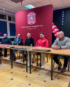 Read more about the article Spotkanie przedstawicieli CWKS Resovia Rzeszów S.A. z kibicami