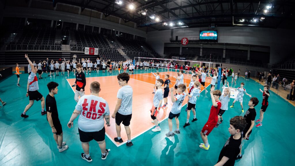 Ruch, uśmiech i sportowa ciekawość. Wielka wielosekcyjna lekcja WF z ŁKS 20 IMG 8717 1 1024x576 1 | AleMecz.pl