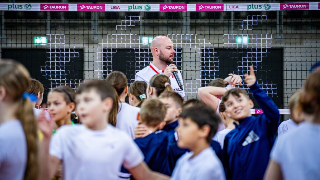 Ruch, uśmiech i sportowa ciekawość. Wielka wielosekcyjna lekcja WF z ŁKS 18 WZ 00428 1024x576 1 | AleMecz.pl