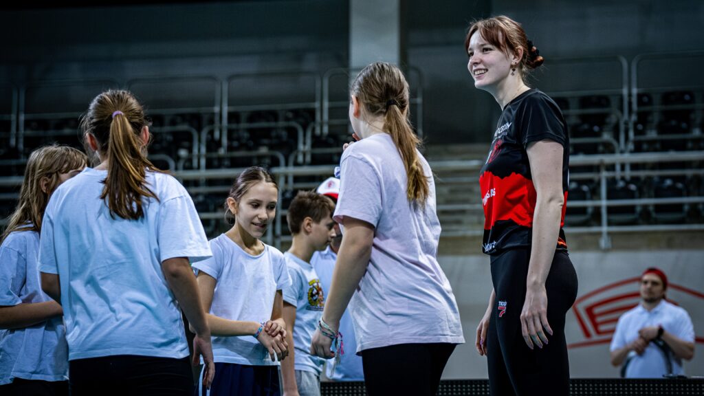 Ruch, uśmiech i sportowa ciekawość. Wielka wielosekcyjna lekcja WF z ŁKS 19 WZ 00546 1024x576 1 | AleMecz.pl