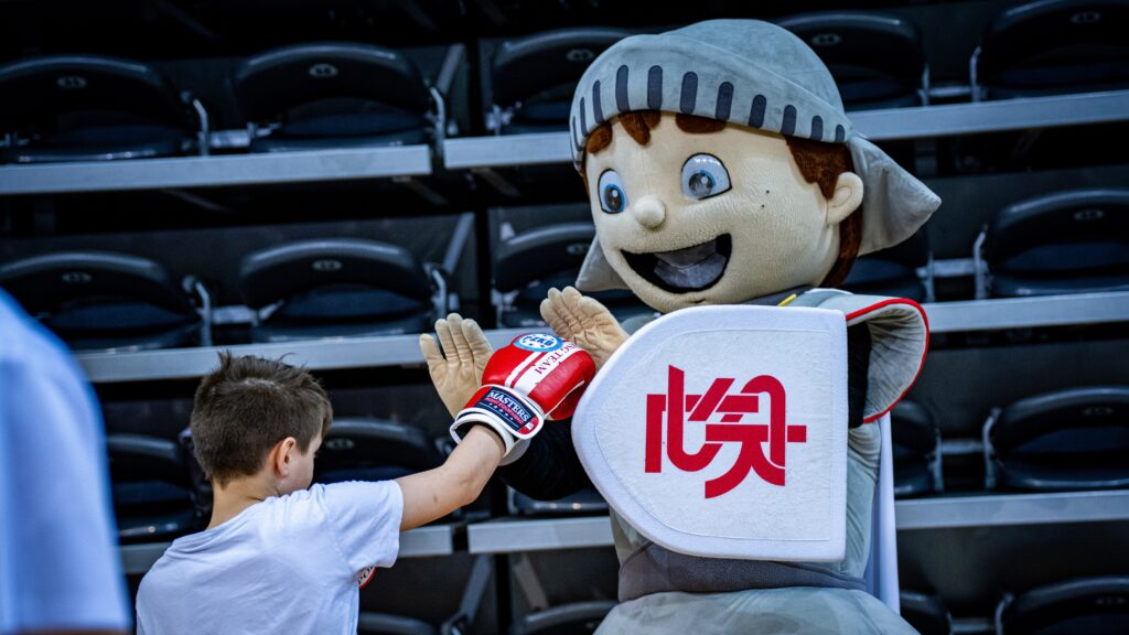 Ruch, uśmiech i sportowa ciekawość. Wielka wielosekcyjna lekcja WF z ŁKS 16 WZ 00708 1024x576 1 | AleMecz.pl