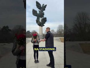 Read more about the article Rozdaliśmy na Dzień Kobiet parę niespodzianek 💐 #pogonszczecin #football #footballshorts