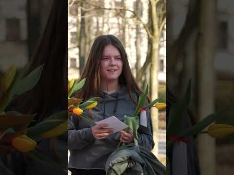 You are currently viewing KORONA RUSZYŁA W MIASTO 🌹 Zobacz reakcje kobiet!