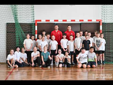 Read more about the article ” Mam karnet, chodzę na stadion i będę na Śląsku ” – Lekcja W-F z piłkarzami