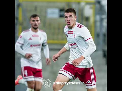 Read more about the article Wiktor Czerwiński | Z AKADEMII DO PIERWSZEGO ZESPOŁU