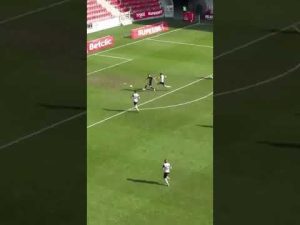 Read more about the article Bramka po strzale z połowy boiska