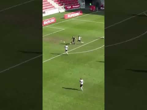 You are currently viewing Bramka po strzale z połowy boiska