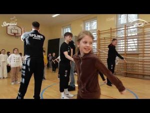 Read more about the article Koszykarska energia, która inspiruje – odwiedziny w Szkole Podstawowej nr 4