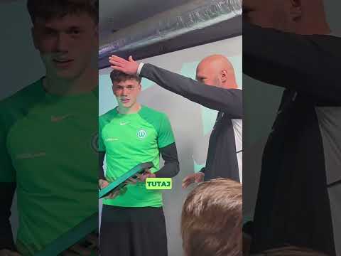 Read more about the article Wielka chwila dla Smoka 🥹💚 #wartapoznań #piłkanożna #football