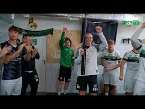 Read more about the article Radość w szatni PGE GiEK GKS po zwycięstwie nad Lechią Tomaszów Maz.