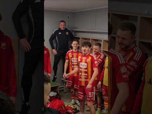 Read more about the article Radość w szatni Chojniczanki po meczu z Sokołem Kleczew