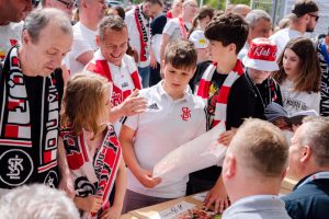 Read more about the article Spotkaj mistrzów z 1998. Premiera koszulki we wtorek w U2 ŁKS Store