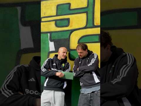 You are currently viewing Mały backstage akcji chowania voucherów 👀 #betclic1liga #football #sports #zielonoczarni #soccer