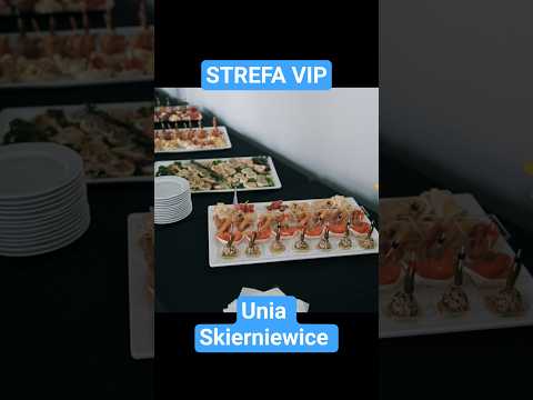 You are currently viewing VIP Unia Skierniewice 🤌#skierniewice #2liga #stadion #vip #makłowicz #książulo #jedzenie #piłkanożna