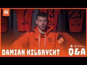 Read more about the article „PYTANIE Z TRYBUN” [ODCINEK 5] – DAMIAN HILBRYCHT