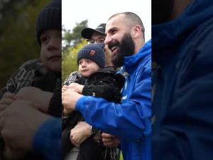 Read more about the article Wpadli z wizytą na trening piłkarzy Lecha 👀🤚 #lechpoznań #football #training #shorts