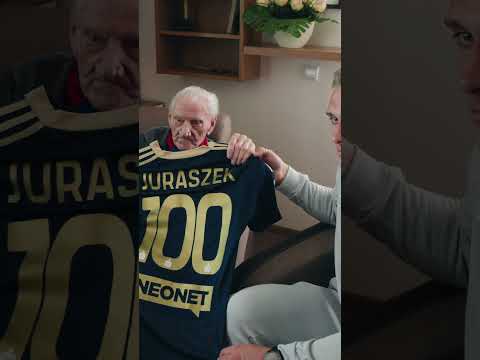 You are currently viewing Dziś razem z Oskarem Repką odwiedziliśmy jednego z najstarszych kibiców Rakowa – Pana Andrzeja 🥳💯