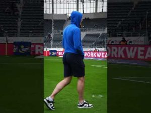 Read more about the article Niech to będzie udany debiut ✊🏻👊🏻 #football #lechpoznań #ekstraklasa #shorts