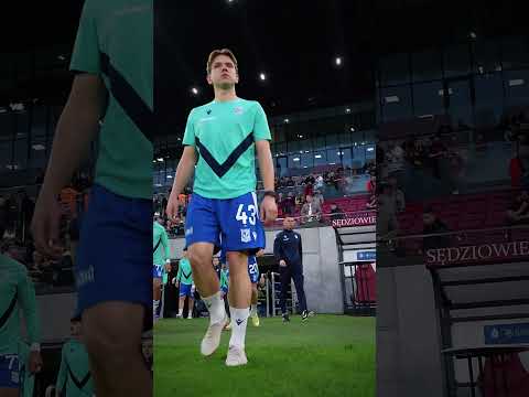 You are currently viewing Ciepłe powitanie na rozgrzewce 😅 #lechpoznań #football #fans #ekstraklasa #shorts