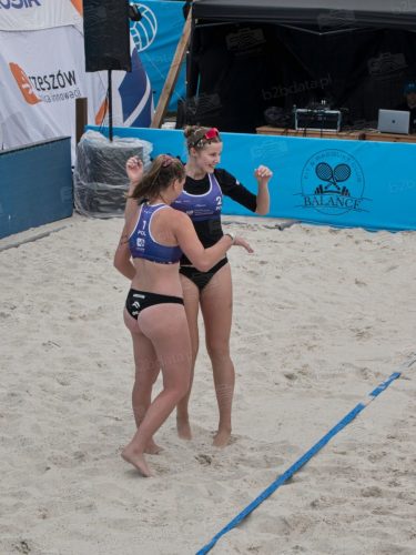 Polki na boisku podczas VW Beach Pro Tour Futures Rzeszów