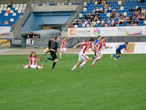 Remis z wyróżnikiem — Resovia i Podbeskidzie dzielą się punktami w emocjonującej konfrontacji