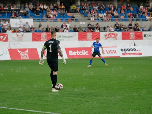 Remis z wyróżnikiem — Resovia i Podbeskidzie dzielą się punktami w emocjonującej konfrontacji